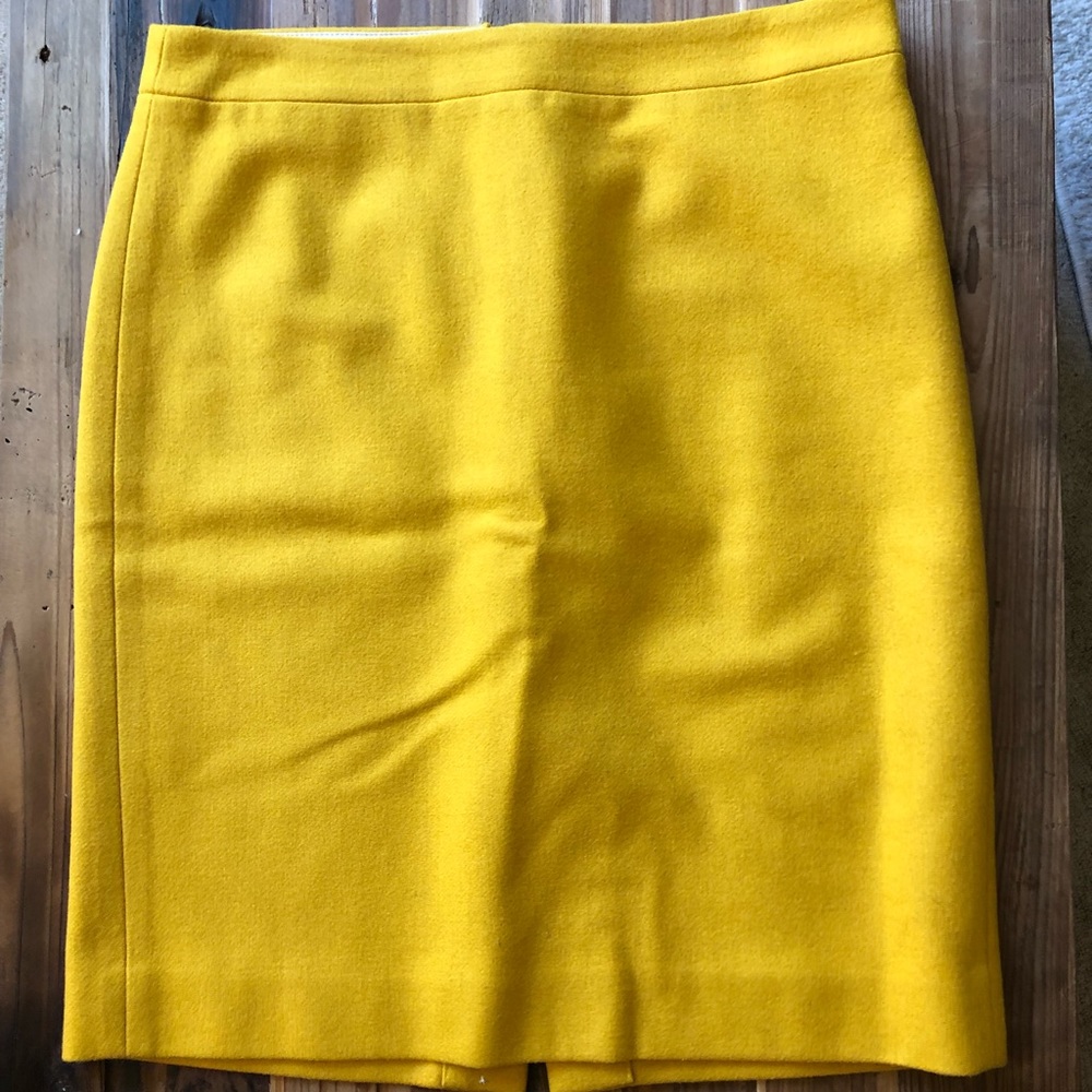 JCrew | The pencil skirt | Mustard Yellow